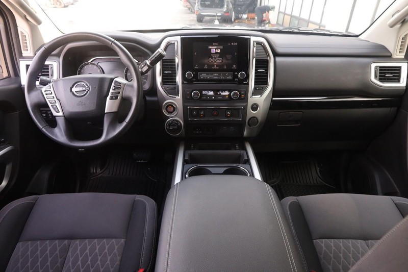 Nissan Titan Vehicle Image 20