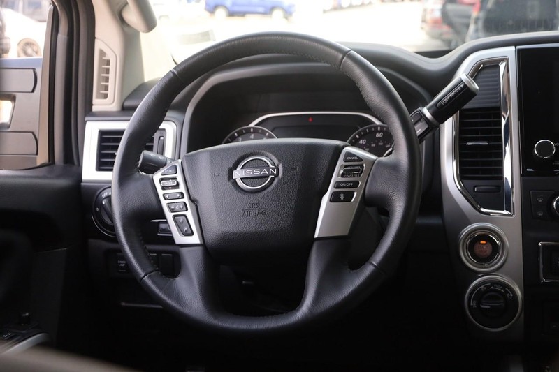 Nissan Titan Vehicle Image 22