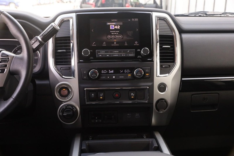 Nissan Titan Vehicle Image 23