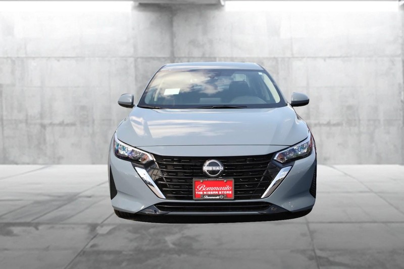 Nissan Sentra Vehicle Image 04