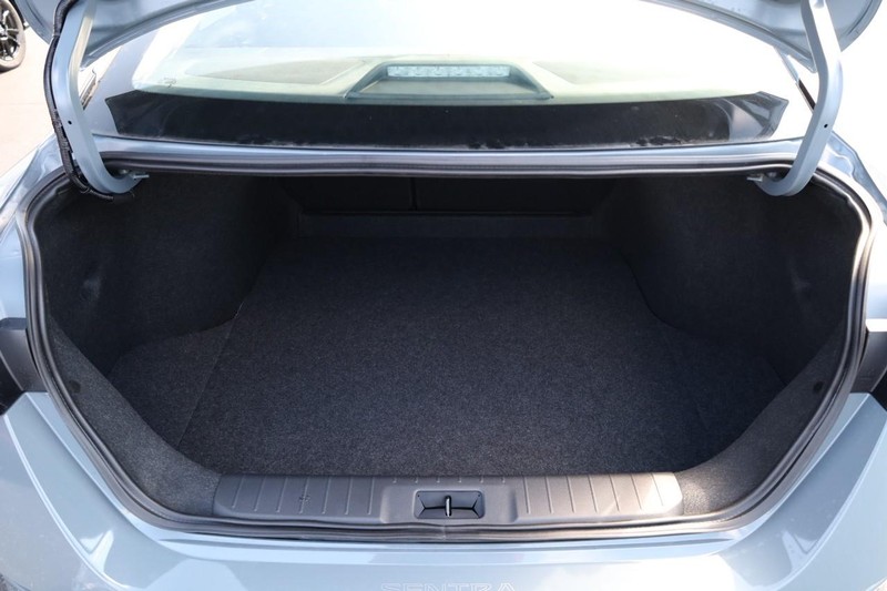Nissan Sentra Vehicle Image 07