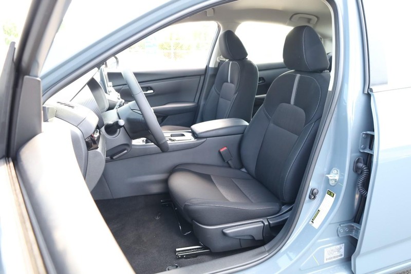 Nissan Sentra Vehicle Image 08