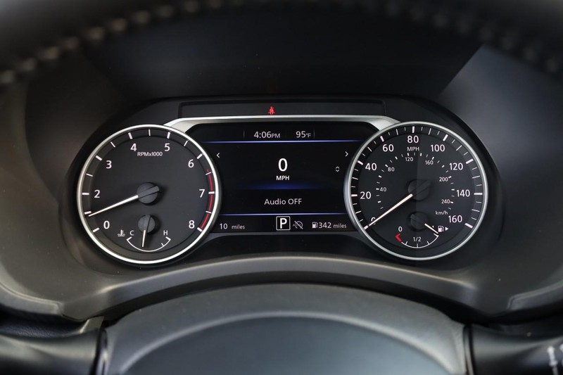 Nissan Sentra Vehicle Image 10