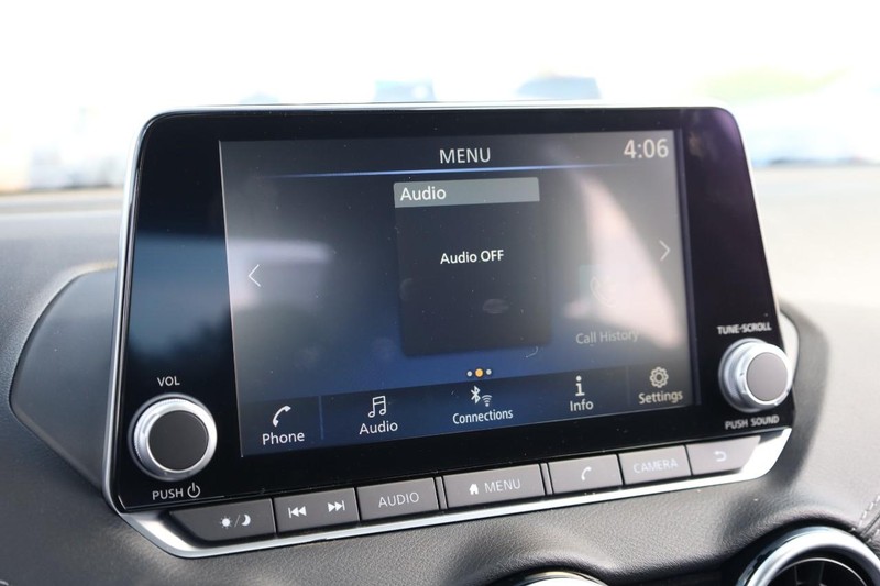 Nissan Sentra Vehicle Image 11