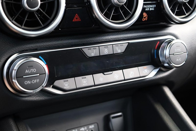 Nissan Sentra Vehicle Image 14