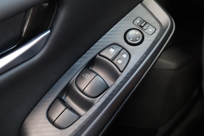 Nissan Sentra Vehicle Image 18