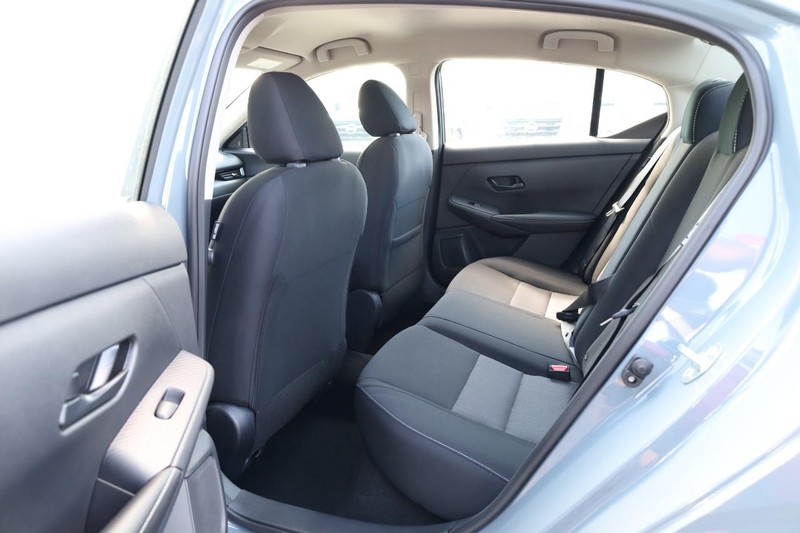Nissan Sentra Vehicle Image 20