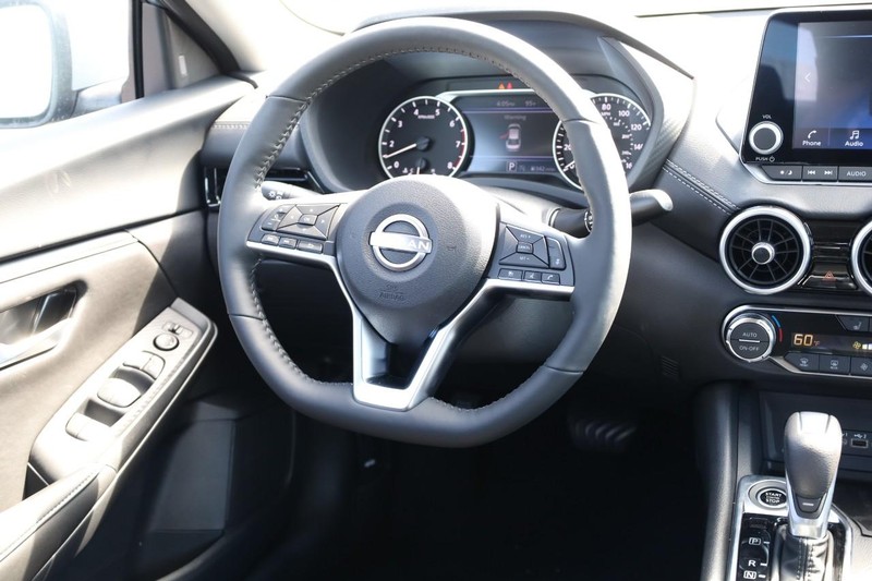 Nissan Sentra Vehicle Image 22