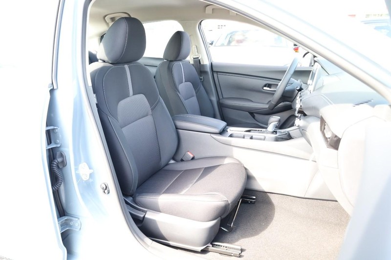 Nissan Sentra Vehicle Image 23