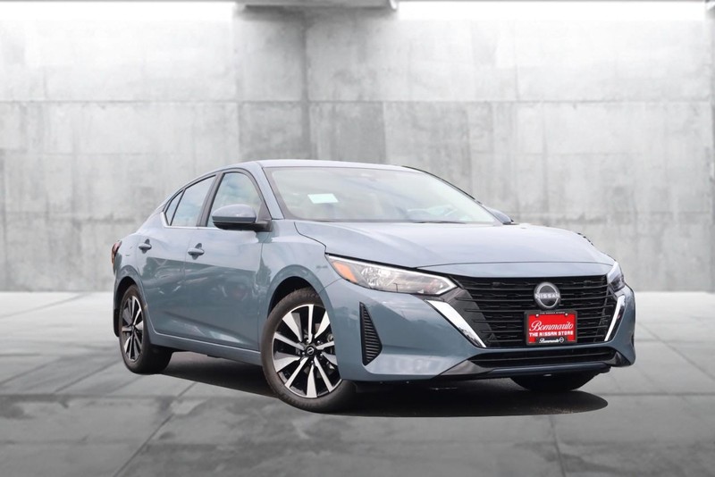 Nissan Sentra Vehicle Image 02