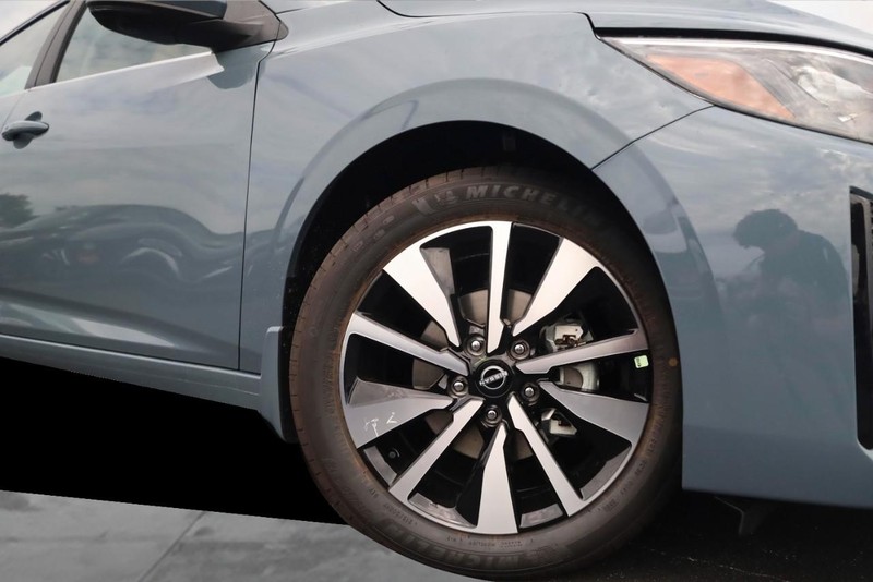 Nissan Sentra Vehicle Image 03