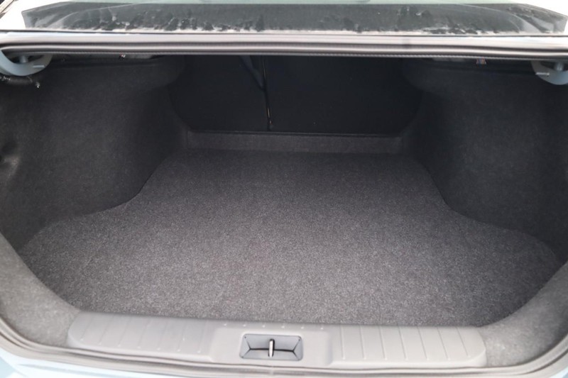 Nissan Sentra Vehicle Image 07