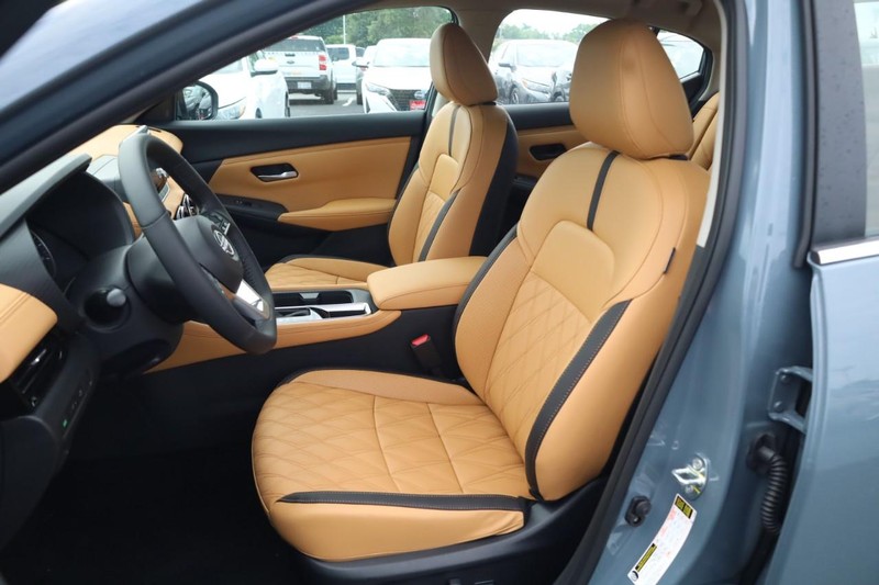 Nissan Sentra Vehicle Image 08
