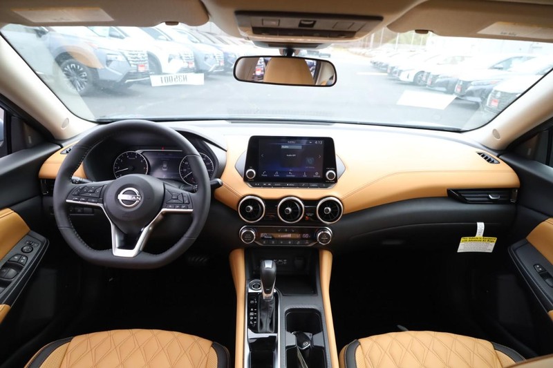 Nissan Sentra Vehicle Image 10