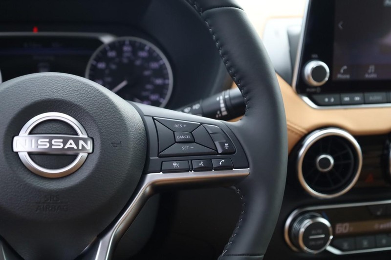 Nissan Sentra Vehicle Image 12