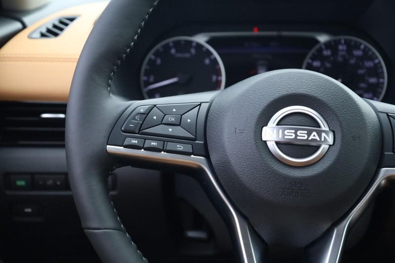 Nissan Sentra Vehicle Image 13