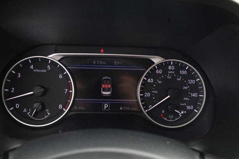 Nissan Sentra Vehicle Image 18