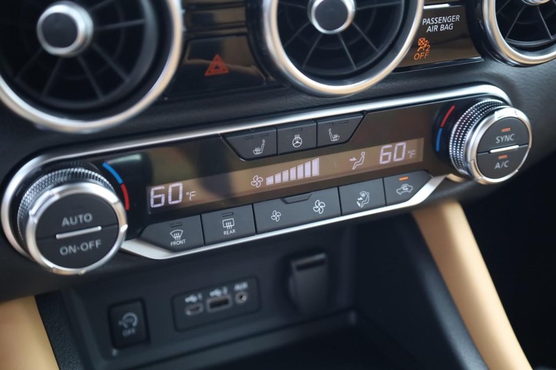 Nissan Sentra Vehicle Image 21