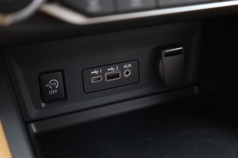 Nissan Sentra Vehicle Image 22