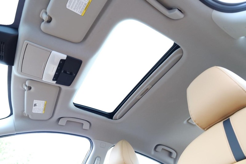 Nissan Sentra Vehicle Image 09
