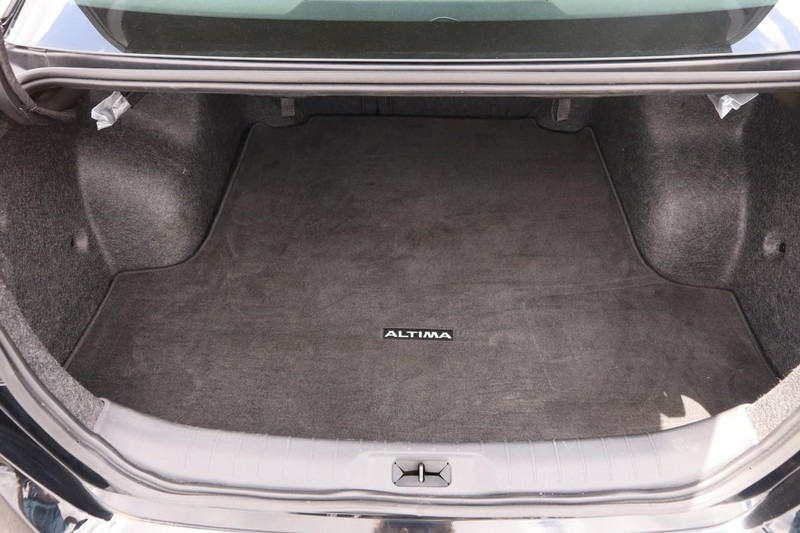 Nissan Altima Vehicle Image 07