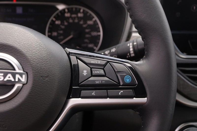 Nissan Altima Vehicle Image 13