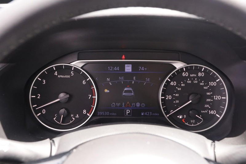 Nissan Altima Vehicle Image 14