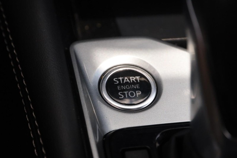 Nissan Altima Vehicle Image 15