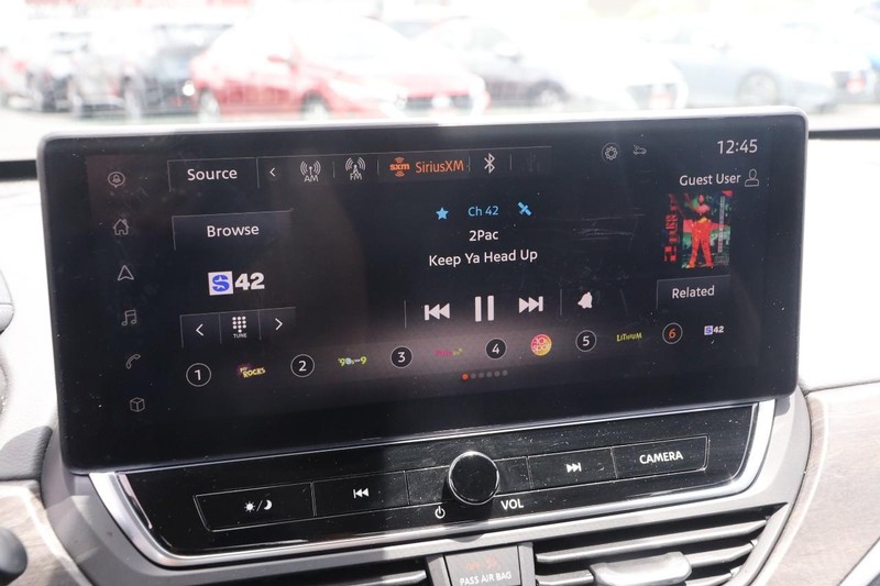 Nissan Altima Vehicle Image 16