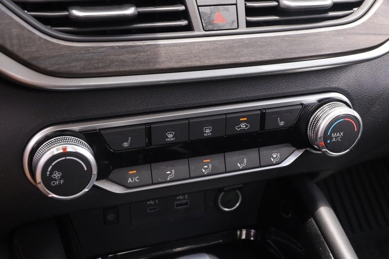 Nissan Altima Vehicle Image 18