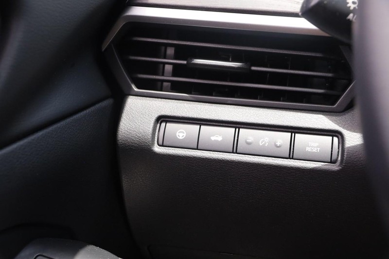 Nissan Altima Vehicle Image 19