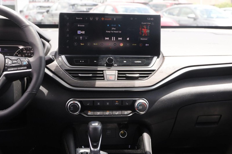 Nissan Altima Vehicle Image 26