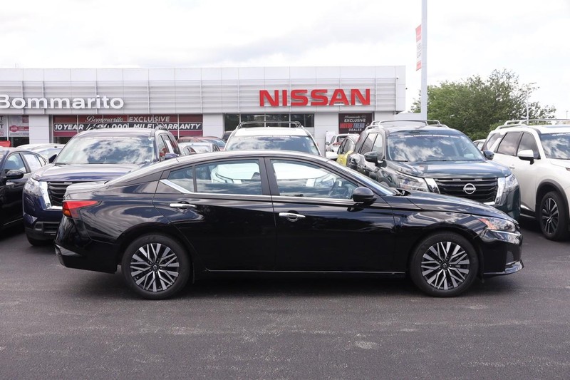 Nissan Altima Vehicle Image 05