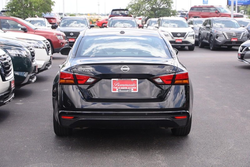 Nissan Altima Vehicle Image 06