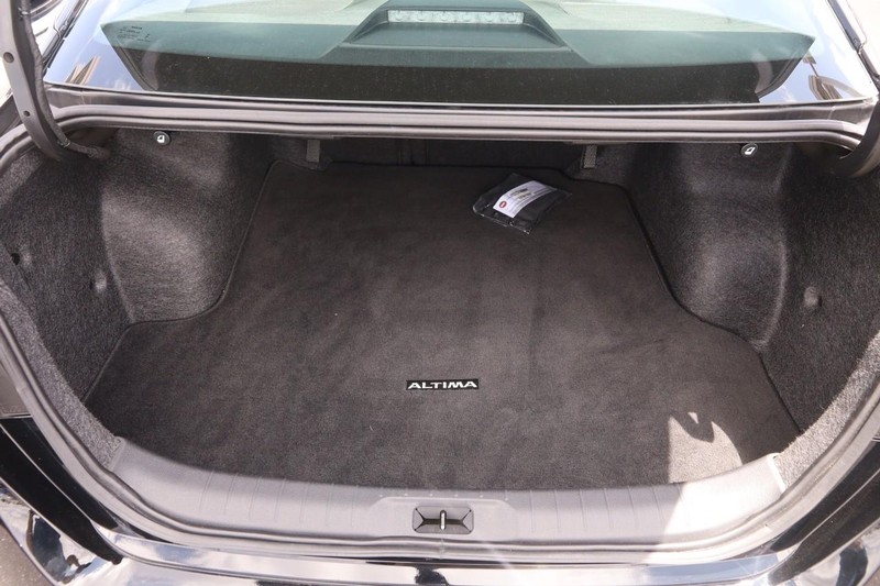 Nissan Altima Vehicle Image 07