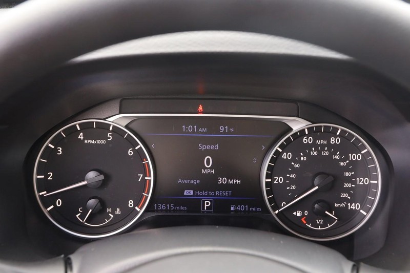 Nissan Altima Vehicle Image 11