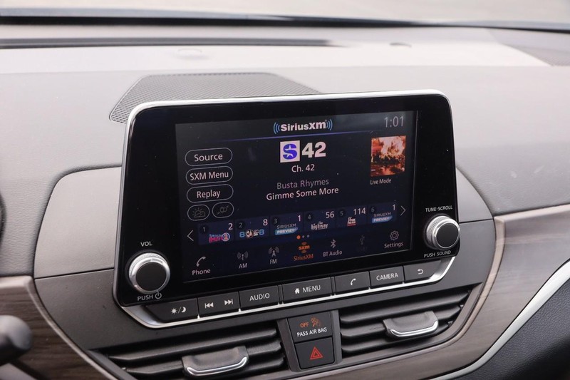 Nissan Altima Vehicle Image 12