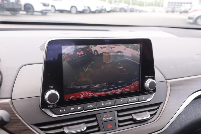 Nissan Altima Vehicle Image 13