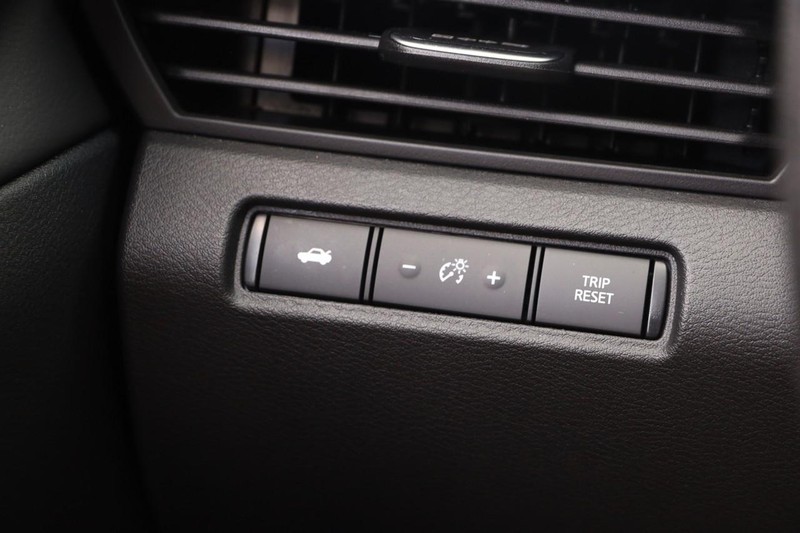 Nissan Altima Vehicle Image 16