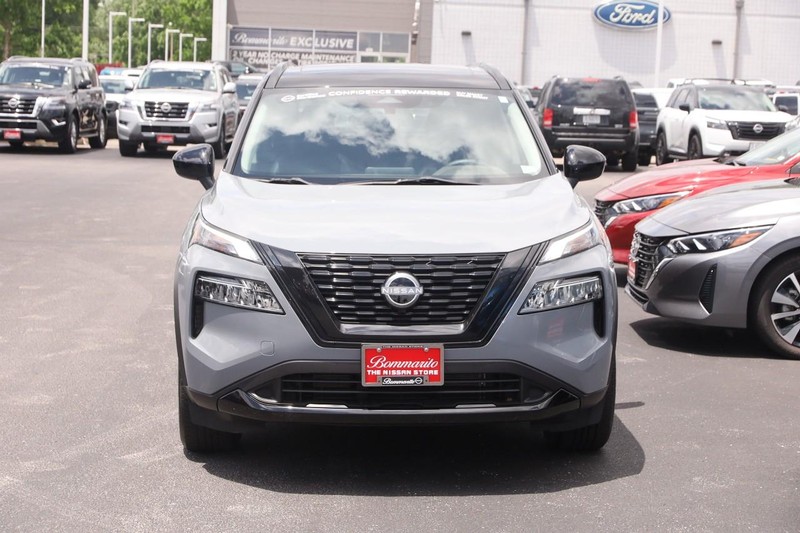 Nissan Rogue Vehicle Image 04