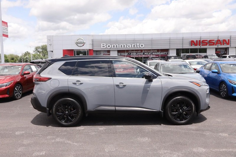 Nissan Rogue Vehicle Image 05