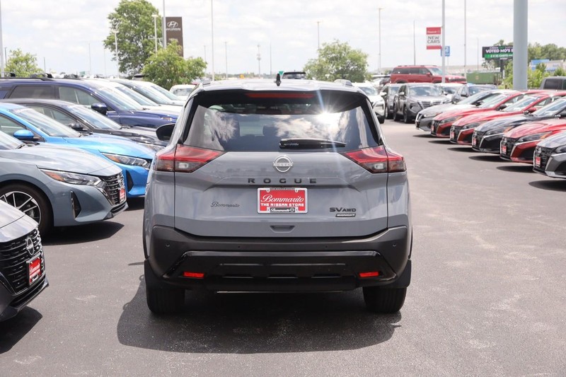 Nissan Rogue Vehicle Image 06