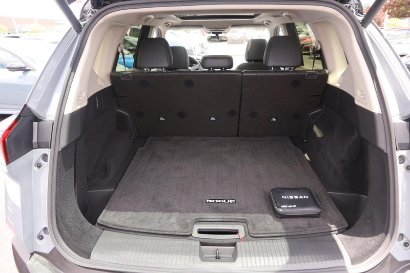 Nissan Rogue Vehicle Image 07
