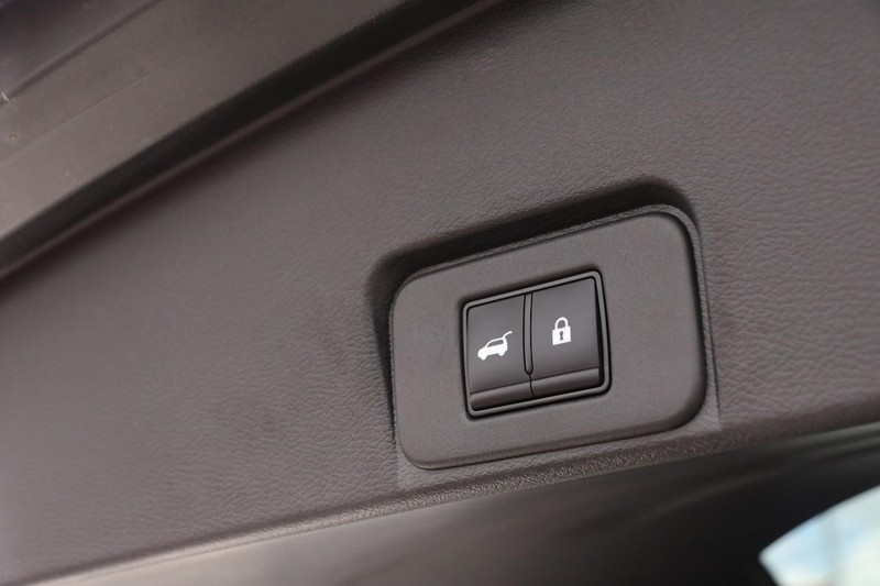 Nissan Rogue Vehicle Image 08
