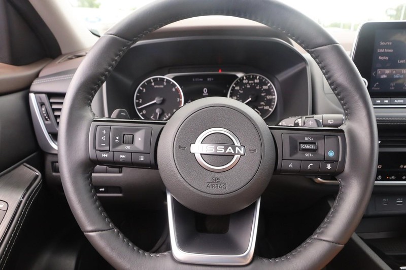 Nissan Rogue Vehicle Image 10