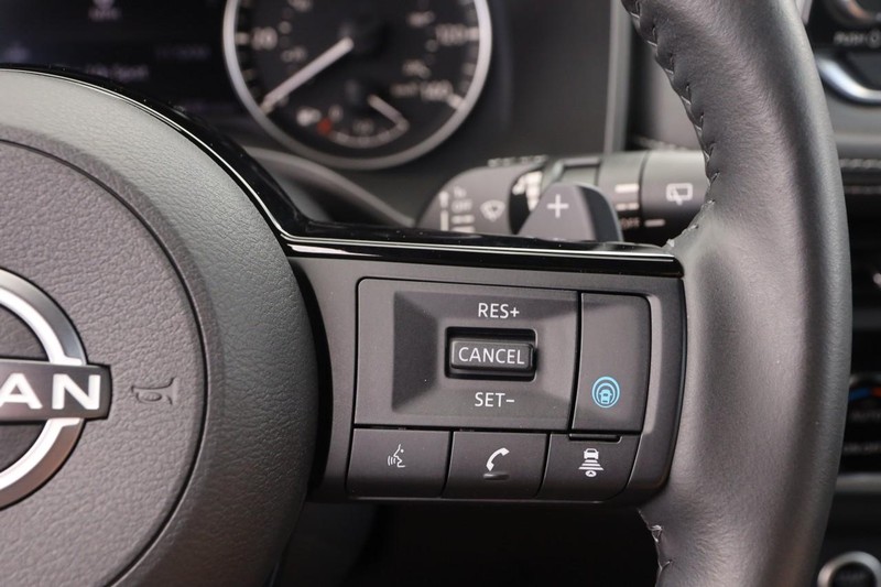 Nissan Rogue Vehicle Image 12
