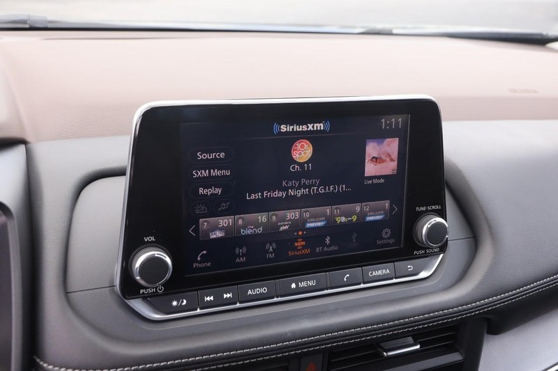 Nissan Rogue Vehicle Image 15