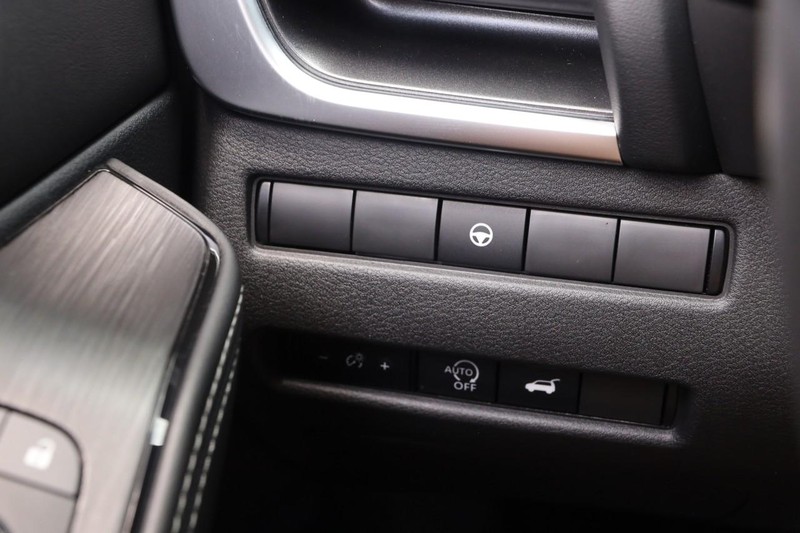 Nissan Rogue Vehicle Image 19