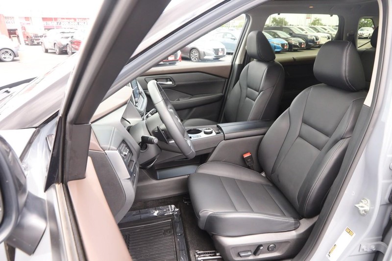 Nissan Rogue Vehicle Image 20