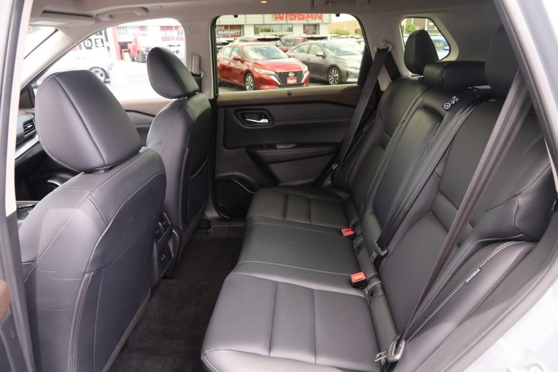 Nissan Rogue Vehicle Image 21